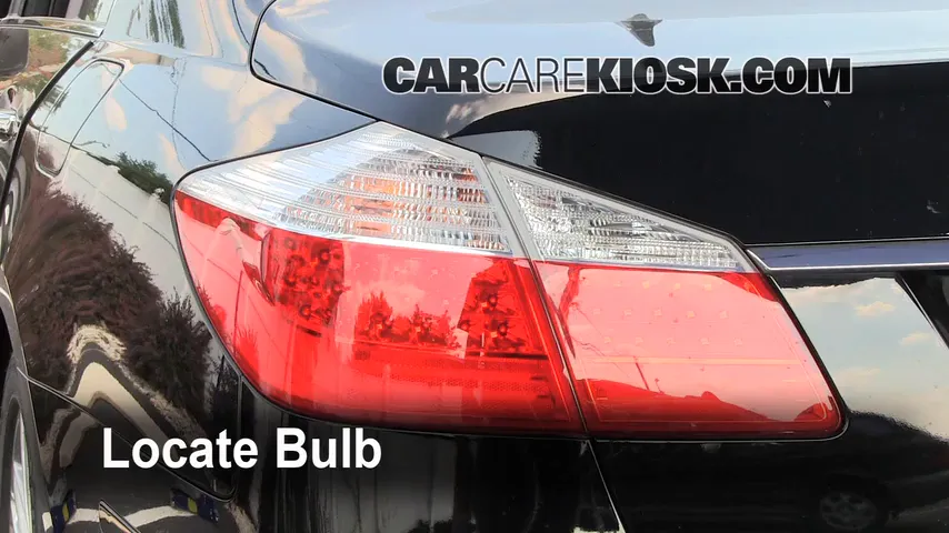 2009 Hyundai Genesis 4.6 4.6L V8 Lights Turn Signal - Rear (replace bulb)